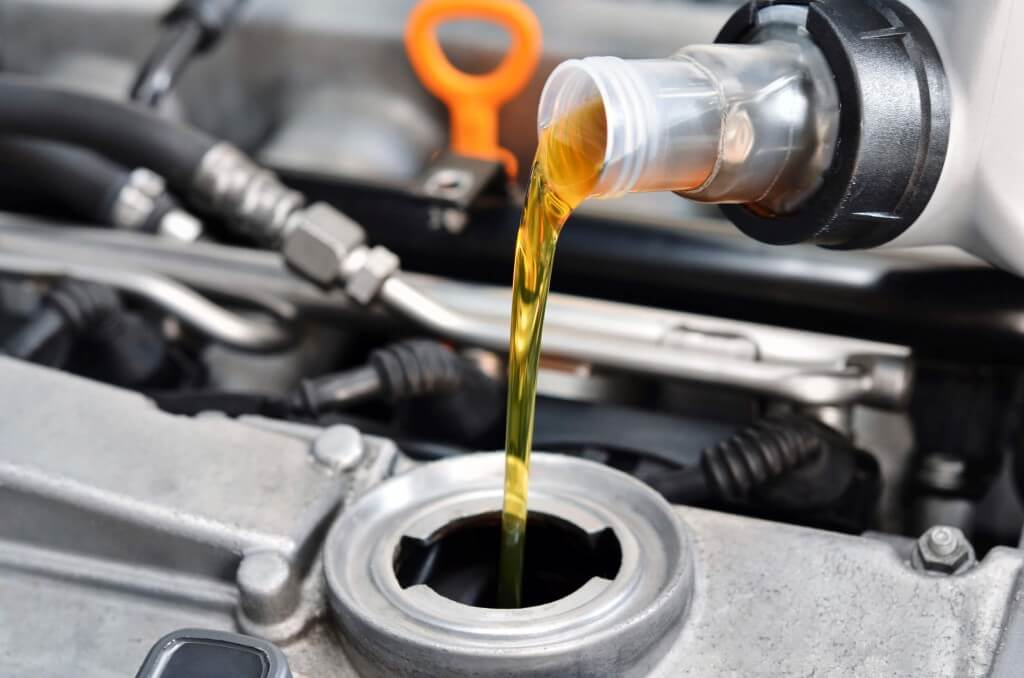 Como Funciona el Aceite en el Motor de nuestro Vehículo? - Meineke